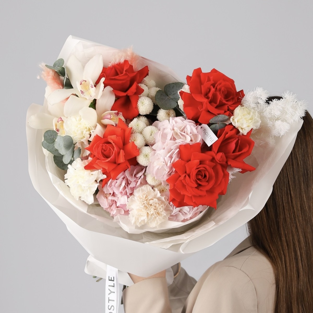 Авторский букет с орхидеей и французской розой 